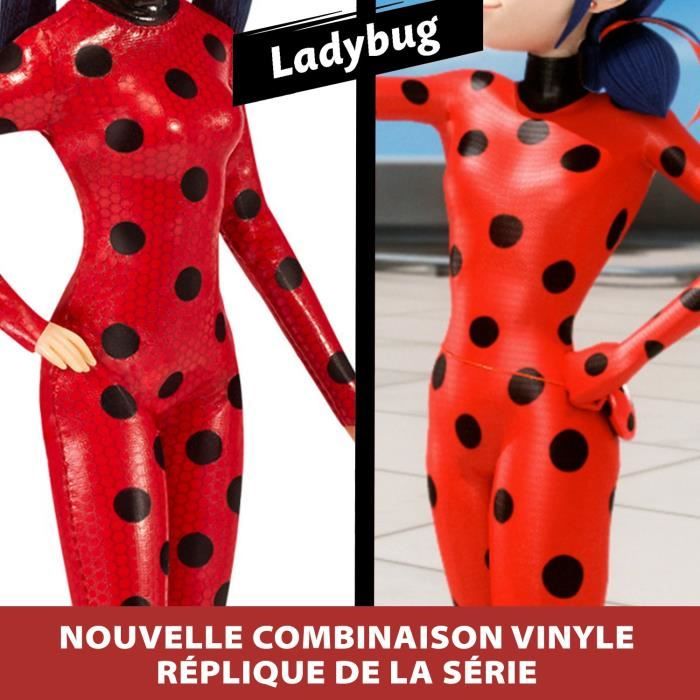 BANDAI - Miraculous Ladybug - Poupée mannequin 26 cm - Ladybug avec son téléphone - Nouveau costume effet vinyle