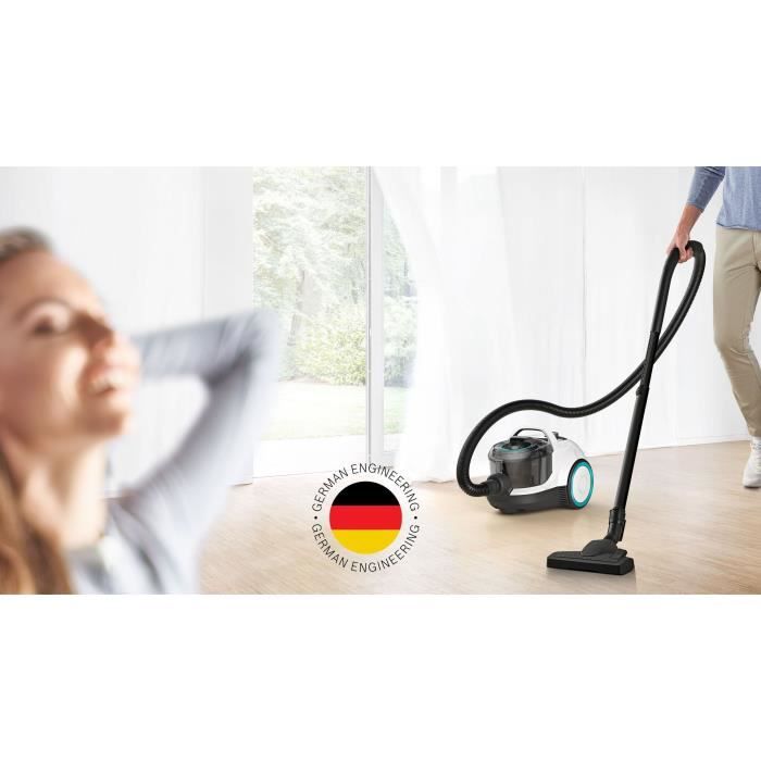 Aspirateur traîneau BOSCH GX21 avec filtre UltraAllergie sur un sol en bois