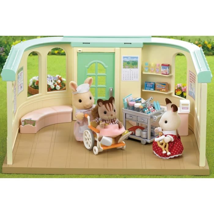 Figurines miniatures - SYLVANIAN FAMILIES - L’infirmiere et accessoires pour soigner et nourrir les patients