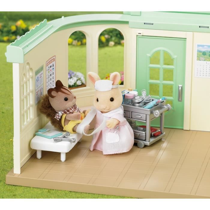 Figurines miniatures - SYLVANIAN FAMILIES - L’infirmiere et accessoires pour soigner et nourrir les patients