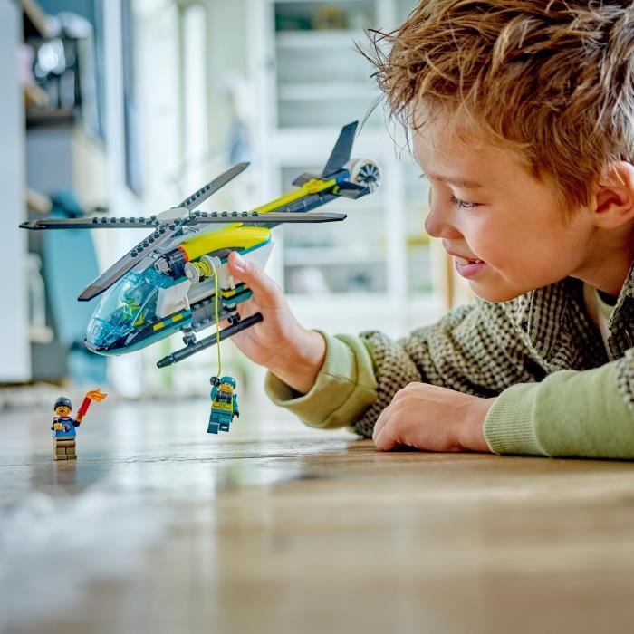 LEGO 60405 City L’Hélicoptere des Urgences Jouet pour Enfants avec Minifigurines: Pilote Randonneur et Sauveteur