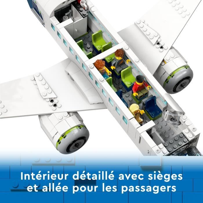 LEGO City 60367 L’Avion de Ligne Jouet avec Bus de l’Aéroport Remorqueur Camion a Bagages et 9 Minifigurines