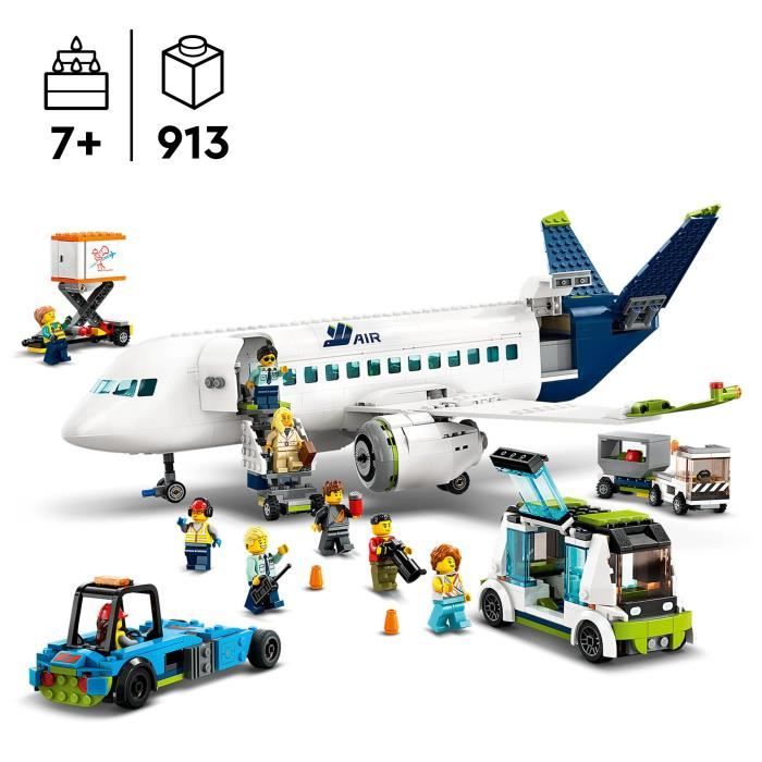 LEGO City 60367 L’Avion de Ligne Jouet avec Bus de l’Aéroport Remorqueur Camion a Bagages et 9 Minifigurines