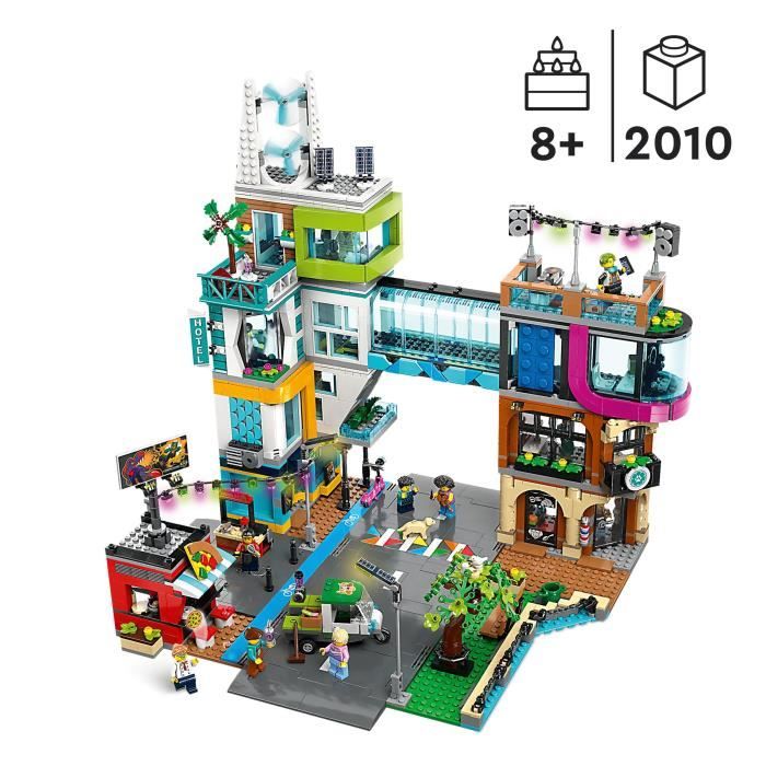 LEGO City 60380 Le Centre-Ville Jouet de Maquettes avec Salon de Coiffure Vétérinaire et Hôtel