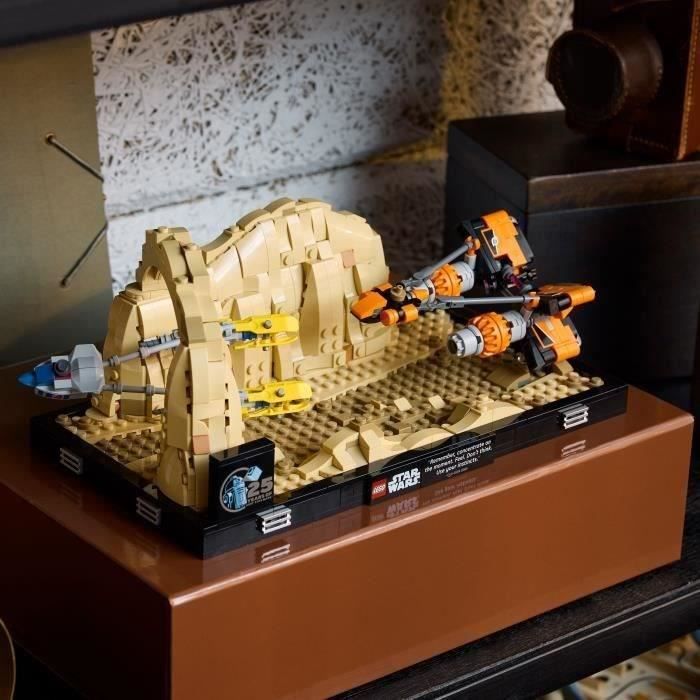 LEGO Star Wars 75380 Diorama de la course de podracers de Mos Espa Vaisseau Spatial