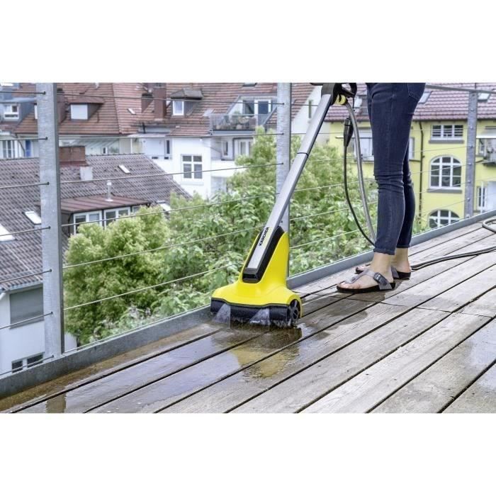 Nettoyeur de terrasses en bois Kärcher PCL 4 Patio Cleaner - Nettoyage en profondeur sans effort dans le sens