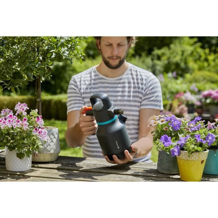 Pulvérisateur a pression GARDENA - Capacité 1.25L - Utilisation 360° - Indicateur de niveau intégré GARDENA