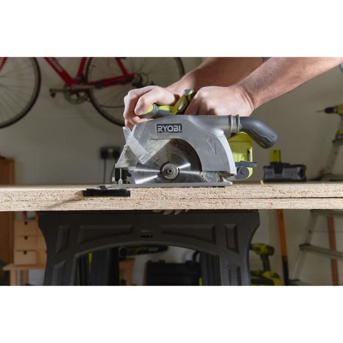 RYOBI - Scie circulaire 18V ONE + - diam. 165 mm x 16 mm - 4 700 tr/min - Livrée avec 1 lame 24 dents - R18CS-0