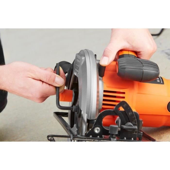 Scie circulaire filaire BLACK + DECKER CS1550-QS - Profondeur de coupe 66 mm