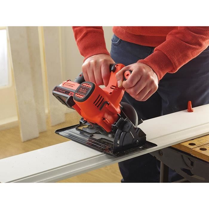 Scie Circulaire sans-fil BLACK + DECKER BDCCS18N-XJ - 18V 140mm Semelle métal Revetement grip