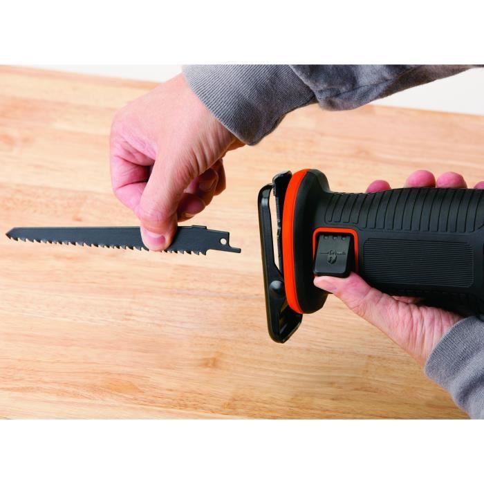 Scie Sabre sans fil BLACK + DECKER - 18V - Débattement 22mm - Livrée avec 1 batterie et 1 lame de 15cm