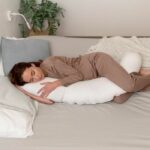 doomoo Buddy Cuscino per maternità e allattamento - Comfort ottimale per mamma e bambino, Puntini Argento - immagine 2