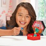 BANDAI - Miraculous Ladybug - Chibi Boulangerie Mini Universe - Mini figure di Marinette e Adrien incluse - P50551 - immagine 4