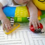 Cuscino attività multisensoriale per giocare sulla pancia - BABY EINSTEIN - Cal-a-Pillow - Bambini da 0 mesi in su - immagine 3