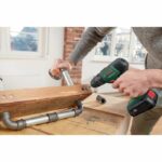 Trapano avvitatore a percussione universale Bosch 18V + 2 batterie da 2,0 Ah e caricabatteria - immagine 2