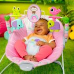 BRIGHT STARTS Sdraietta Pink Paradise, Vibrazioni rilassanti, Giochi interattivi, Dalla nascita - immagine 4