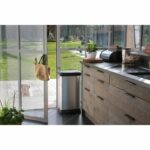 CURVER | Pattumiera a pedale 50L, aspetto metallo, plastica riciclata - immagine 5