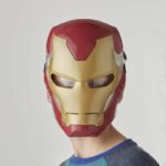 Maschera elettronica Iron Man con visiera mobile, con effetti luminosi, Per far vestire i bambini come il loro eroe preferito, Da 5 - immagine 4
