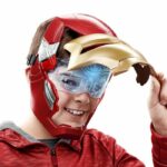 Maschera elettronica Iron Man con visiera mobile, con effetti luminosi, Per far vestire i bambini come il loro eroe preferito, Da 5 - immagine 5