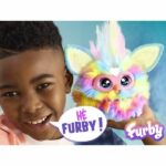 Furby Tie Dye, 15 accessori, peluche interattivo per ragazze e ragazzi, animatronic ad attivazione vocale, dai 6 anni in su - immagine 5