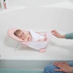 INGENUITY Seggiolino da bagno pieghevole per bambina, rosa - immagine 5