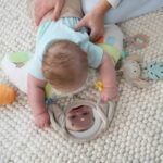 Tappetino da gioco per bambini INGENUITY Sylvi per il tempo a pancia in giù con giocattoli multisensoriali - immagine 3