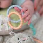 Tappetino da gioco per bambini INGENUITY Sylvi per il tempo a pancia in giù con giocattoli multisensoriali - immagine 4