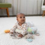 Tappetino da gioco per bambini INGENUITY Sylvi per il tempo a pancia in giù con giocattoli multisensoriali - immagine 6