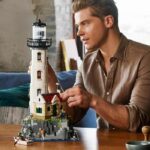 Idee Lego 21335 Il faro motorizzato, modello da costruire, idea regalo, decorazione per la casa, con minifigurine marine, attività manuale - immagine 6