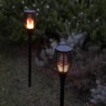 LUMI GARDEN Set di 2 mini torce solari Maity Sun - Effetto fiamma - LED - H 70 cm - Bianco caldo - immagine 3