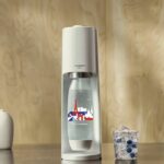 SODASTREAM Terra - Macchina per acqua frizzante bianca + 1 bottiglia con fusibile da 1 l edizione francese + 1 ricarica di gas a clip da 60 l - immagine 2
