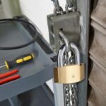 Lucchetto di sicurezza a martello - YALE - Y2B/80/138/1 - Ottone 80 mm - Arco in acciaio cementato - 3 chiavi - immagine 3
