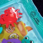 Esterilla de agua - BABY EINSTEIN Ocean Explorers Sensory Splash Water Mat - Tiempo boca abajo o juegos sentado - 0 a 36 meses - immagine 5