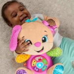 Peluche musical de despertar progresivo para hermanas Laugh and Learn de Fisher-Price JFD31 - immagine 4