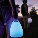 LUMISKY Lámpara portátil inalámbrica LED LIBERTY C25 - Impermeable y flotante - H 24 cm - Blanco y multicolor - immagine 2