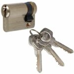 Cerradura de medio cilindro YALE para puerta de garaje - 5 pines - 3 llaves - 30 x 10 mm
