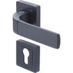 YALE -YPP7-B-PE Tirador puerta cuadrado de 7 negro YALE - modelo Bologna - paso cilindro euro