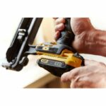 Chiodatrice di finitura a batteria + 2 batterie da 2 Ah + caricabatterie - 18 V - Stanley Fatmax - SFMCN616D2K-QW - Chiodi da 25 a 64 mm - immagine 3