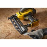 Chiodatrice di finitura a batteria + 2 batterie da 2 Ah + caricabatterie - 18 V - Stanley Fatmax - SFMCN616D2K-QW - Chiodi da 25 a 64 mm - immagine 6