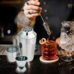 Set shaker per cocktail in acciaio inox da 400 ml e dispenser per alcolici da 2 e 4 cl - FACKELMANN - Bar Concept - immagine 2