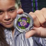 Beyblade X, Victory Launcher Pack con trottola rotante a destra di tipo attacco, trottole da combattimento, età 8+ - immagine 3