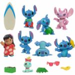 Figurine e accessori - LICENZA /STITCH - Cofanetto Deluxe - 13 figurine e accessori, Stitch in 5 pose, tavola da surf - immagine 3