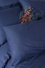 Completo letto - 1 copripiumino 140 x 200 cm + 1 federa 60 x 60 cm - 100% cotone rinforzato - Blu scuro - immagine 2