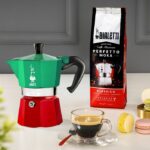 Caffettiera italiana - BIALETTI - Moka Express Italia - Adatta a tutti i piani cottura tranne induzione - 6 tazze - 300 ml - Verde / Rosso - immagine 3