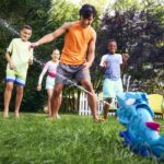 Nerf SOA Hop & Chomp, getti d'acqua, mascella articolata, si collega al tubo da giardino, Nerf Super Soaker, dai 3 anni in su - immagine 4