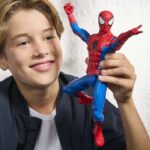 Action figure di Spider-Man da 30 cm, serie Titan, giocattoli di supereroi per bambini, Marvel Spider-Man, dai 4 anni in su - immagine 6