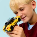 LEGO City 60487 Taxi giallo - Auto giocattolo per bambini o bambine dai 5 anni in su - Idea regalo - immagine 4