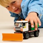 LEGO City 60490 Spazzaneve - Giocattolo da costruzione per bambini dai 6 anni in su - Regalo per bambini o bambine - immagine 5