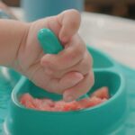Set di 3 cucchiaini per primi bambini - NUBY - Silicone - Dai 6 mesi - Rosa / Blu / Verde - immagine 2