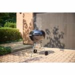 Barbecue a carbone Weber Original Kettle E-5730 - Diametro 57 cm - Termometro integrato - Presa d'aria - 9 coperti - Nero - immagine 3